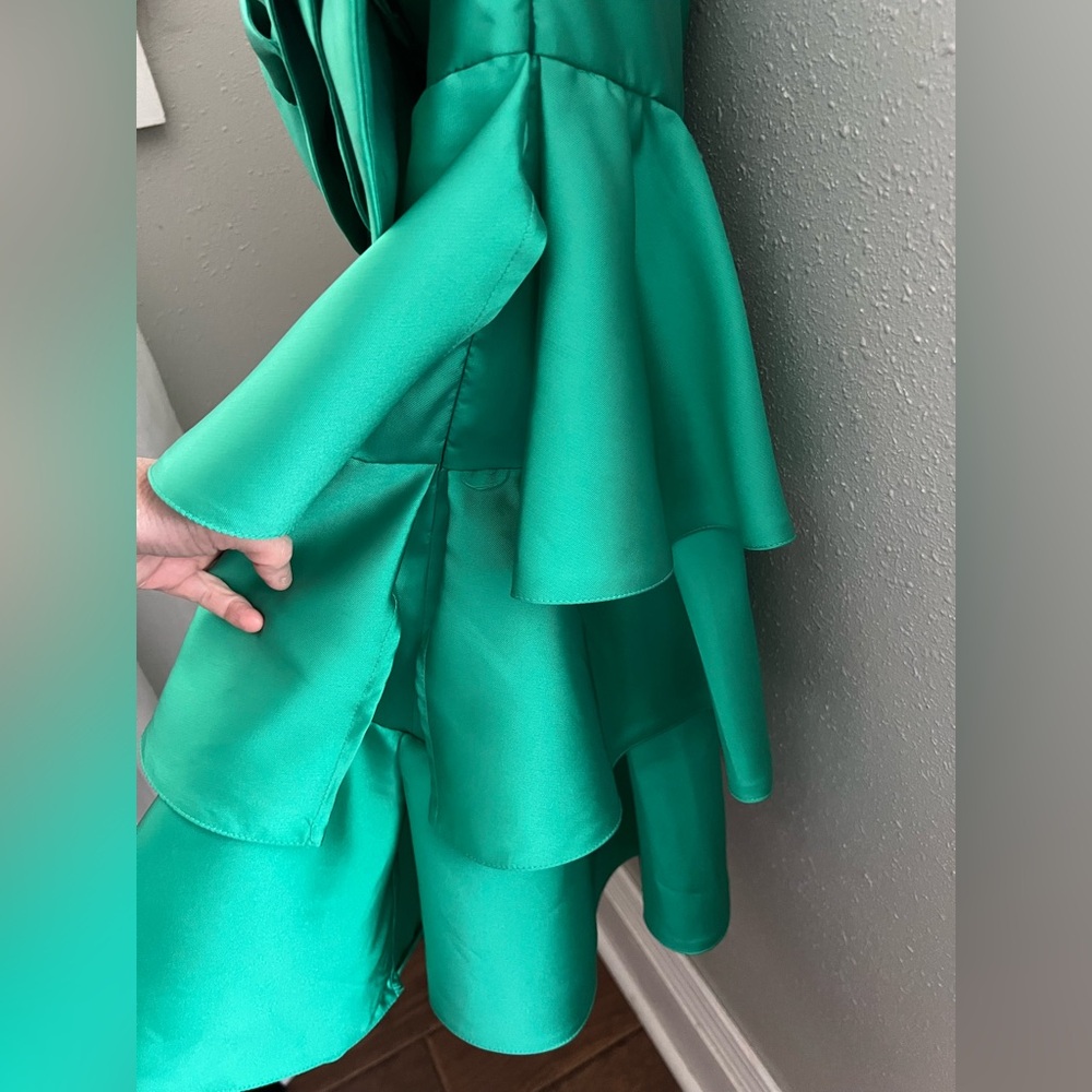 Space Simona Corsellini Tiered Mini Dress
In Green Size 42 New - Picture 8 of 10